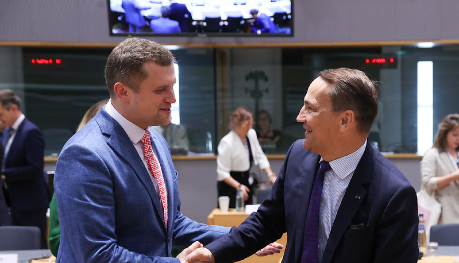 Artjoms Uršuļskis and Radosław Sikorski